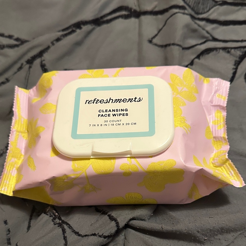 Refreshments Pink and Yellow Cleansing Face Wipes